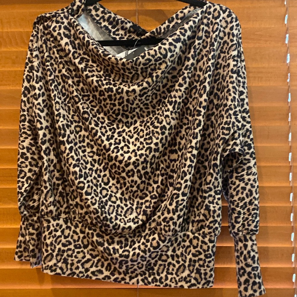 Forever 21 Leopard Print Soft Sexy Top size M (b)